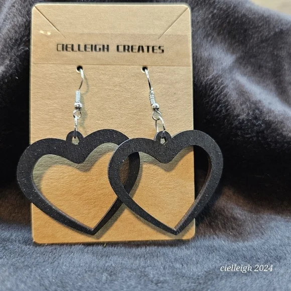 💥4 for $25💥 Laser-cut Heart Shaped Earrings - Picture 4 of 7